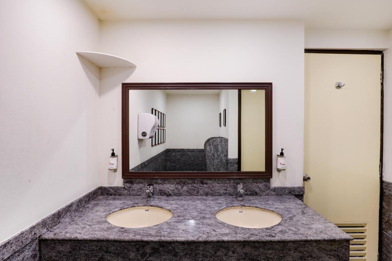 Red Fox By Lemon Tree Hotels, East Delhi Екстер'єр фото