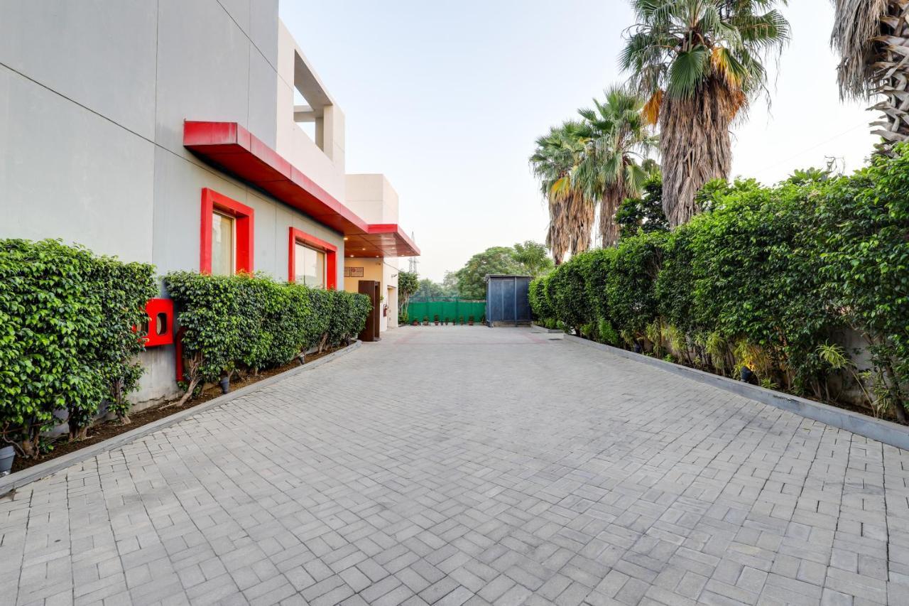 Red Fox By Lemon Tree Hotels, East Delhi Екстер'єр фото