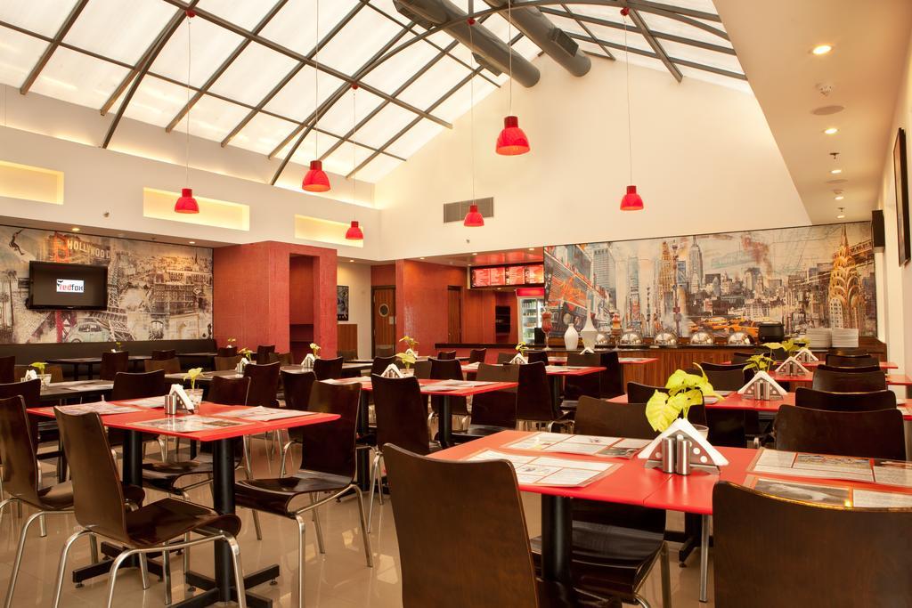 Red Fox By Lemon Tree Hotels, East Delhi Екстер'єр фото