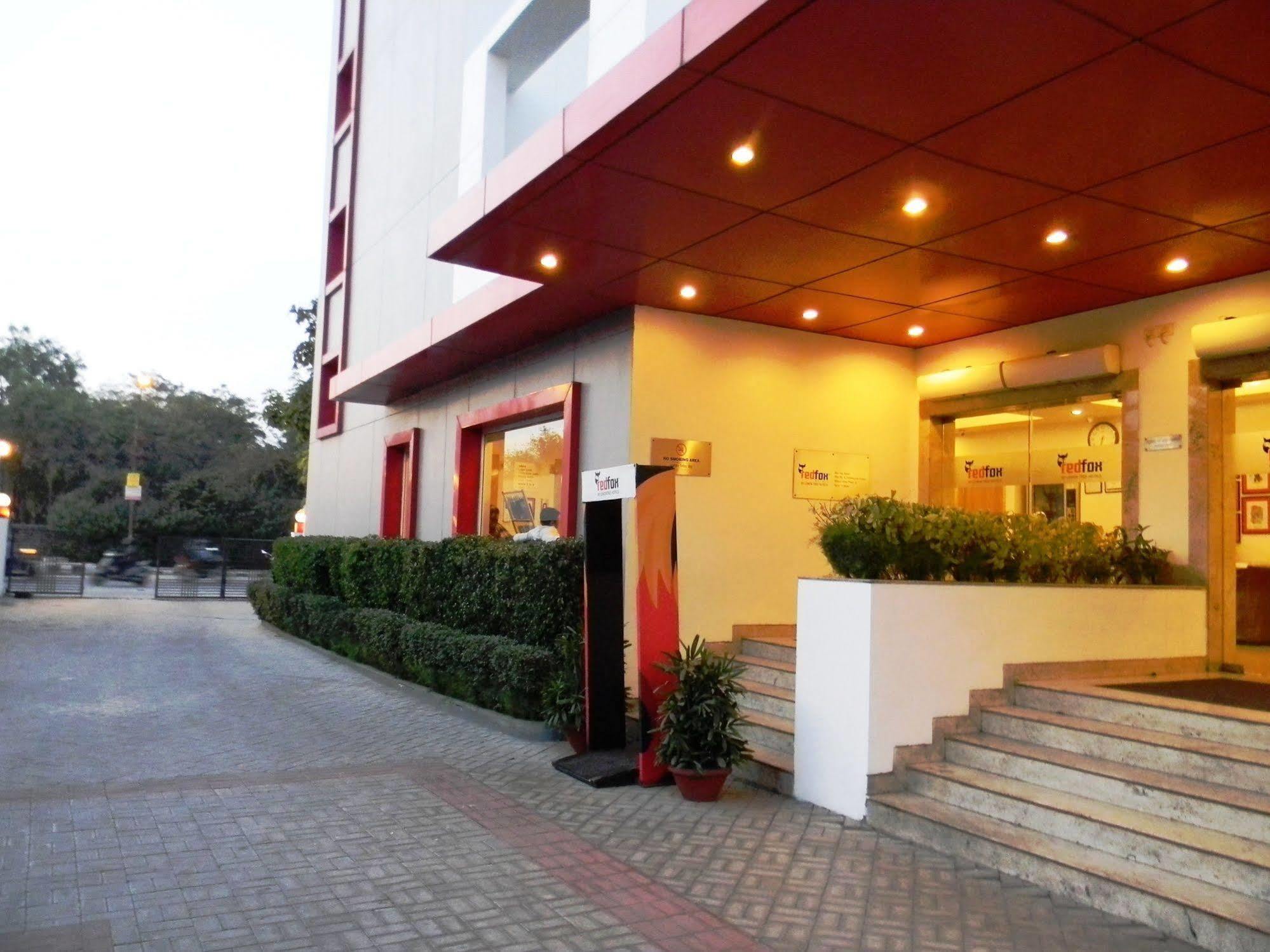 Red Fox By Lemon Tree Hotels, East Delhi Екстер'єр фото