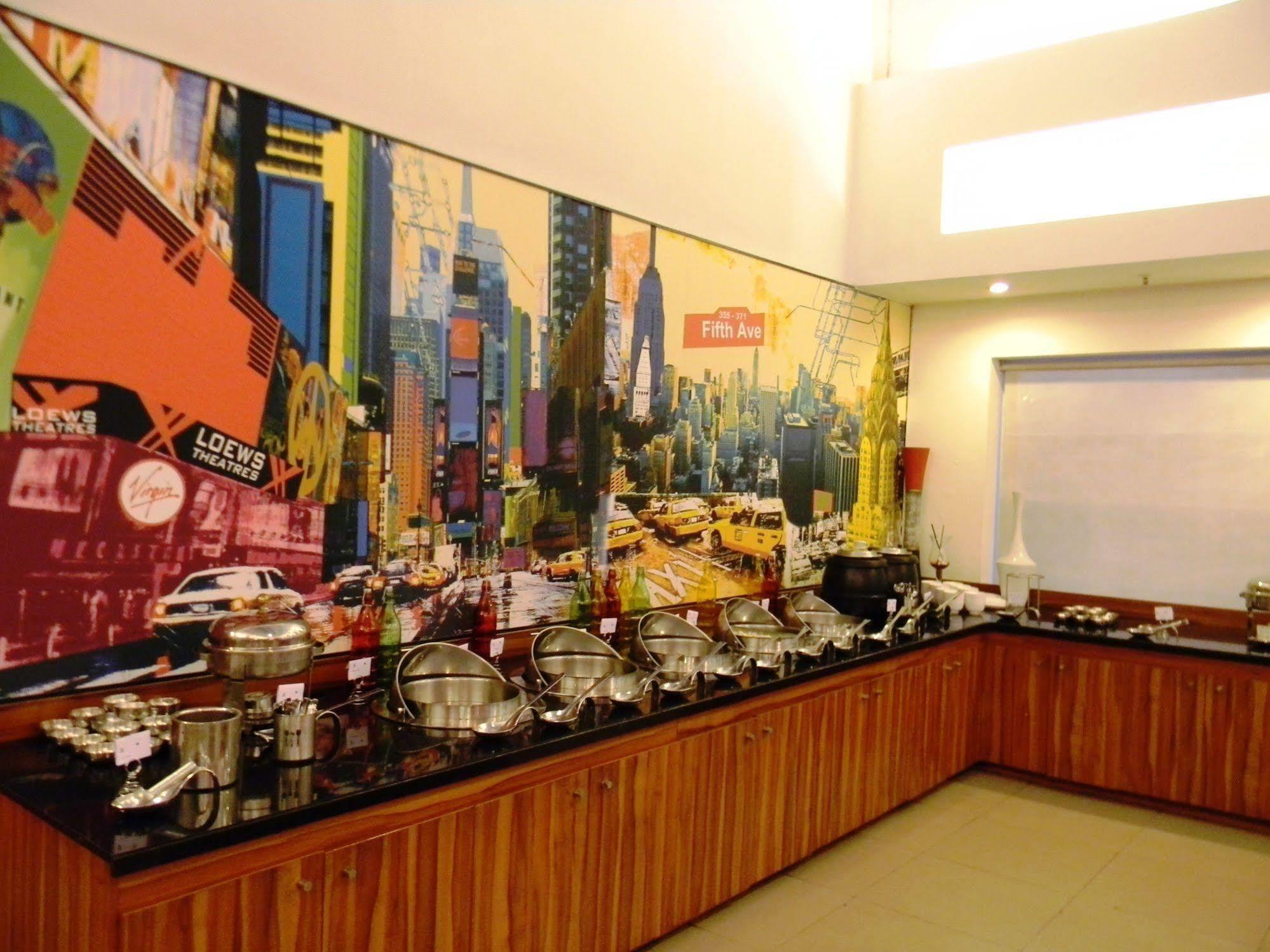 Red Fox By Lemon Tree Hotels, East Delhi Екстер'єр фото