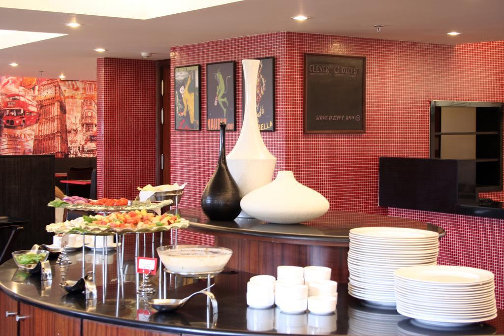 Red Fox By Lemon Tree Hotels, East Delhi Екстер'єр фото