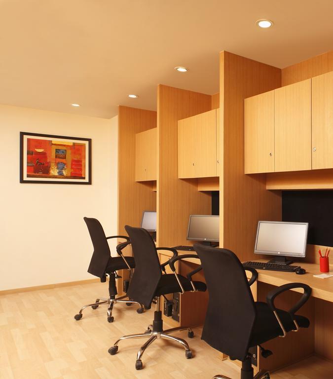 Red Fox By Lemon Tree Hotels, East Delhi Екстер'єр фото